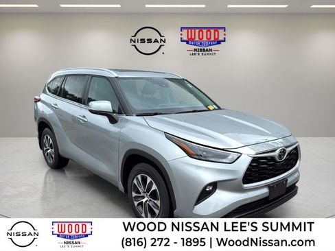 Used 2023 Toyota Highlander XLE AWD/4WD image 1