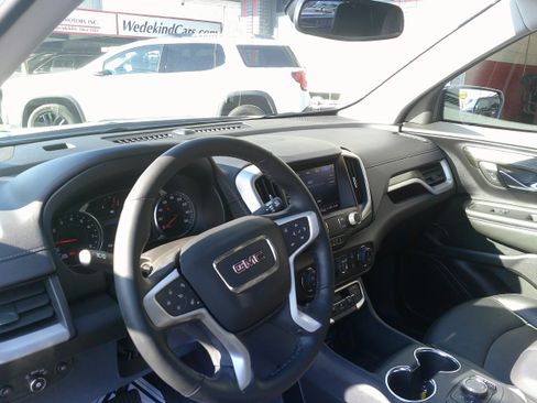 Used 2024 GMC Terrain SLT image 22