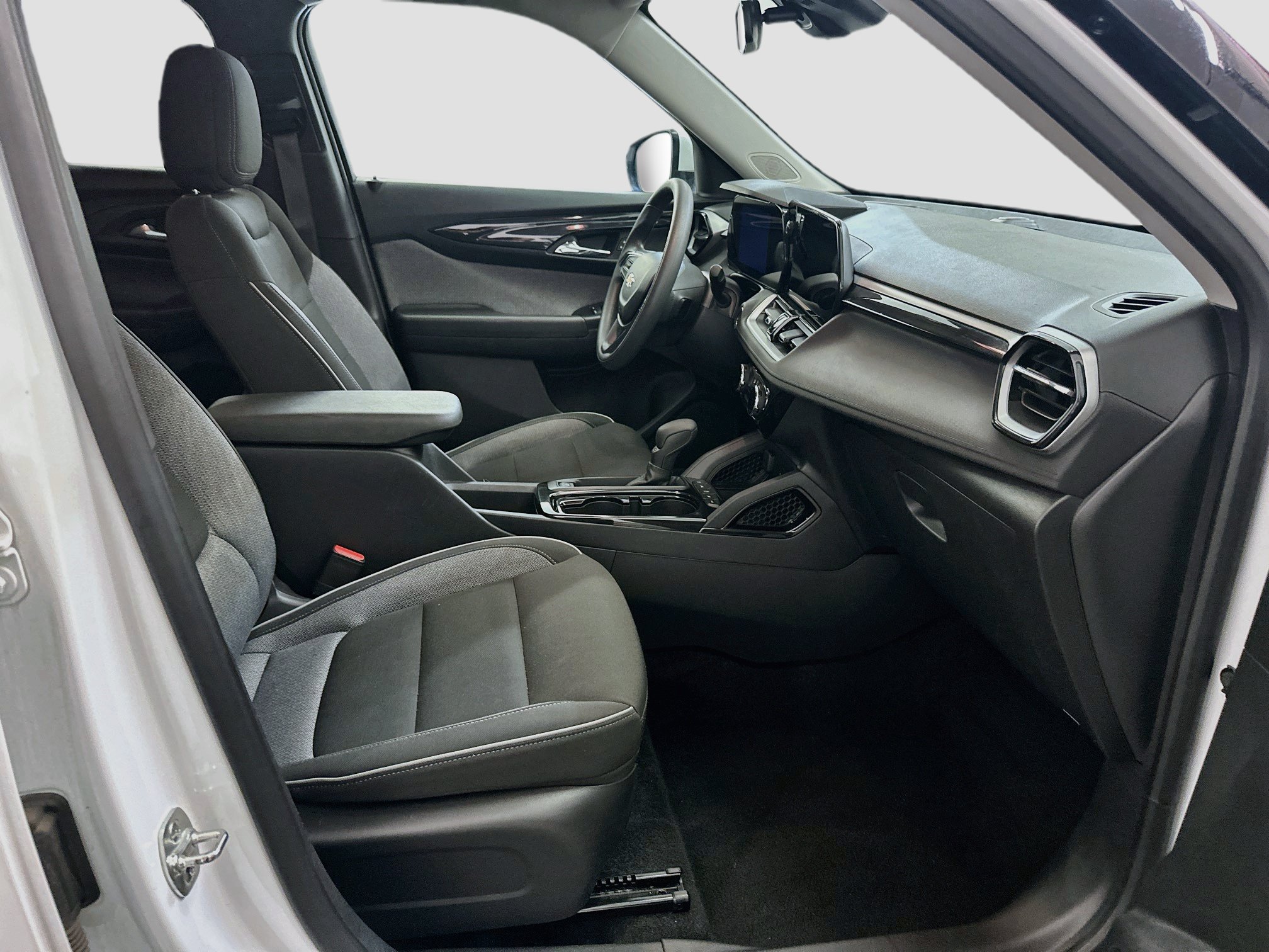 Used 2025 Chevrolet TrailBlazer LT AWD/4WD image 31