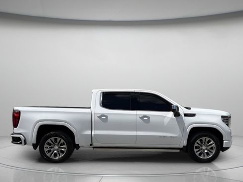 Used 2022 GMC Sierra 1500 Denali AWD/4WD image 2