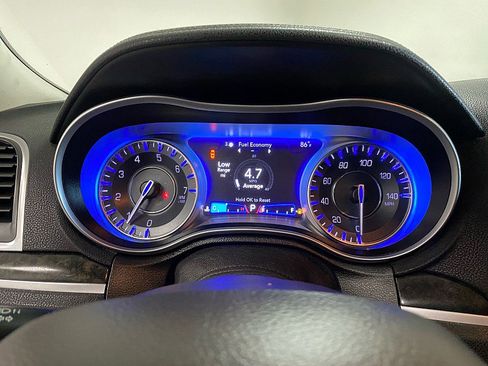 Used 2019 Chrysler 300 Limited image 23