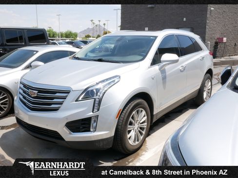 Used 2017 Cadillac XT5 Luxury FWD image 1