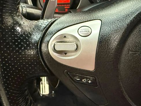 Used 2014 Nissan 370Z Touring image 23