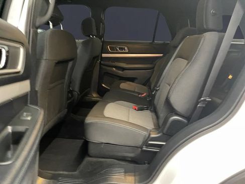 Used 2017 Ford Explorer XLT AWD/4WD image 13