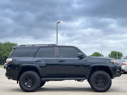 Used 2016 Toyota 4Runner SR5 image 3