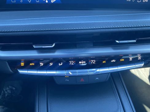 Used 2024 Cadillac XT4 Premium Luxury image 17