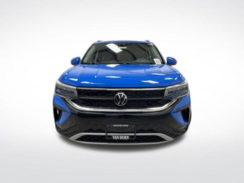 Used 2023 Volkswagen Taos SE w/ Black Wheel Package image 10