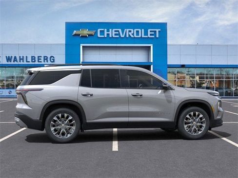 New 2025 Chevrolet Traverse LT w/ Enhanced Driving Package image 5