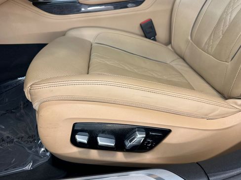 Used 2019 BMW 740i image 14