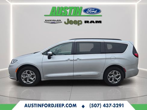 Used 2023 Chrysler Pacifica Limited w/ Trailer Tow Group image 10