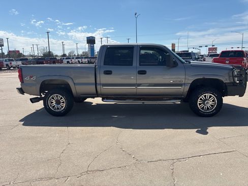 Used 2006 Chevrolet Silverado 2500 LT w/ Heavy-Duty Power Package AWD/4WD image 7
