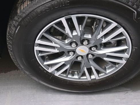 Used 2025 Chevrolet Traverse LT image 31