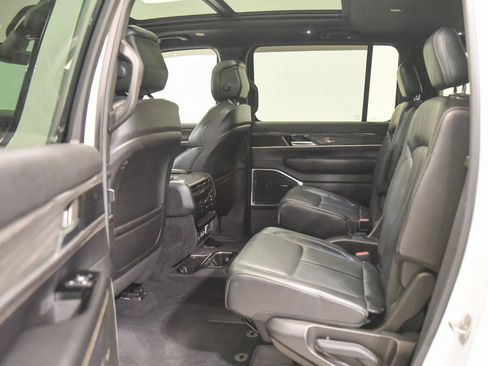 Used 2022 Jeep Wagoneer Series II w/ Premium Group I image 4