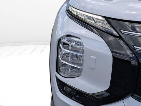 New 2026 Mitsubishi Outlander AWD image 9