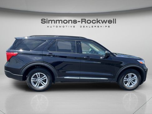 Used 2023 Ford Explorer XLT AWD/4WD image 6