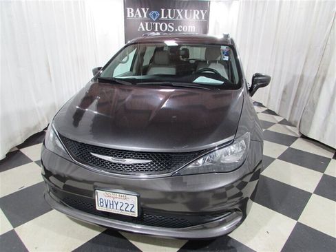 Used 2021 Chrysler Voyager Lxi image 12