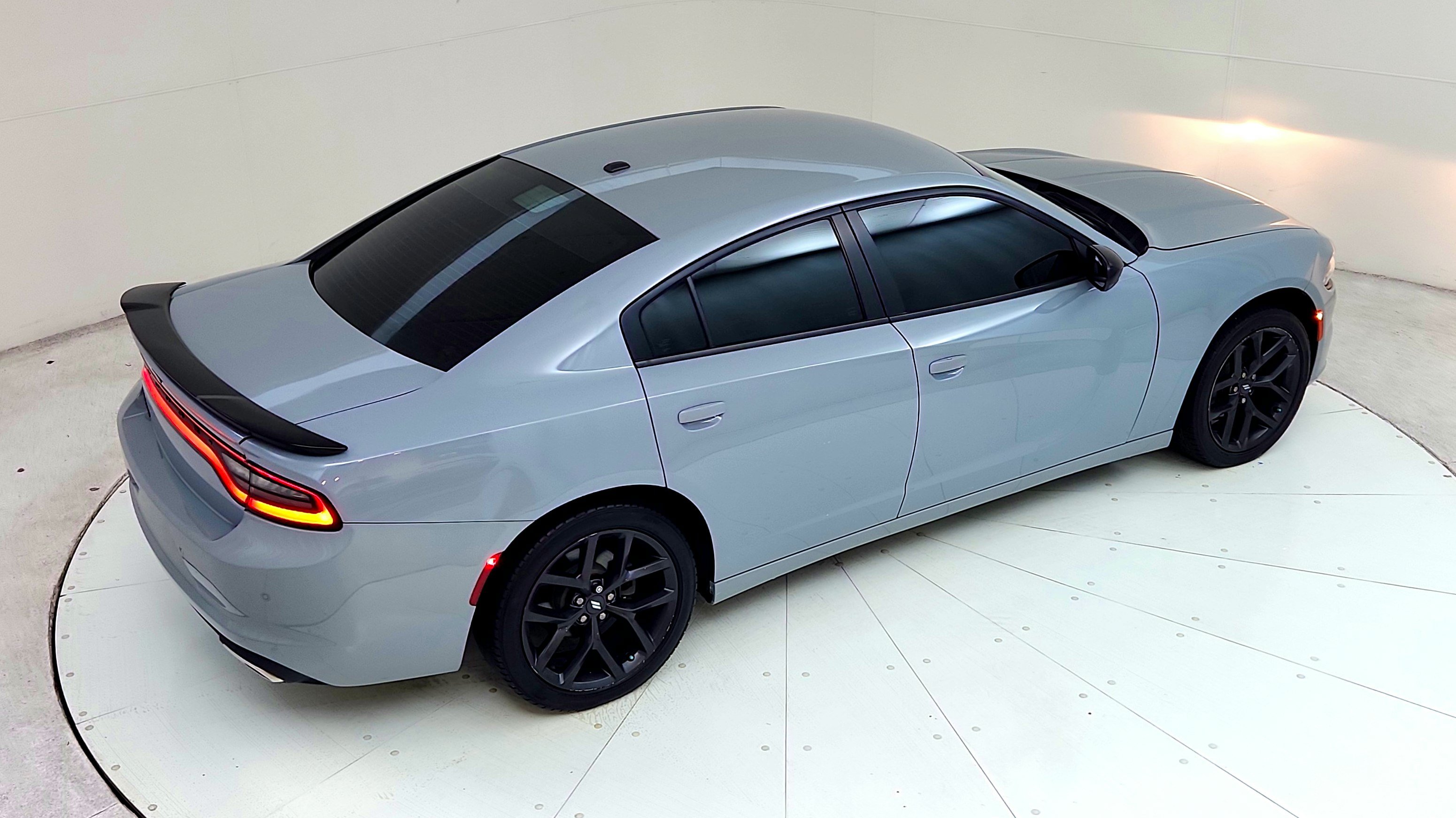 Used 2020 Dodge Charger SXT w/ Blacktop Package RWD image 16