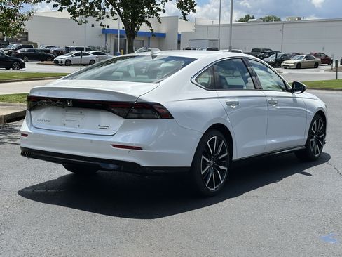 Used 2025 Honda Accord Touring image 13