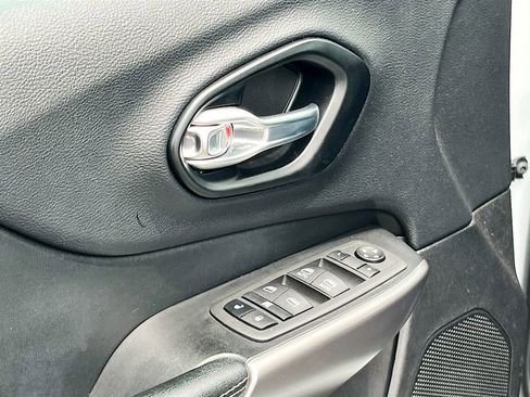Used 2022 Jeep Cherokee Latitude Lux FWD image 17