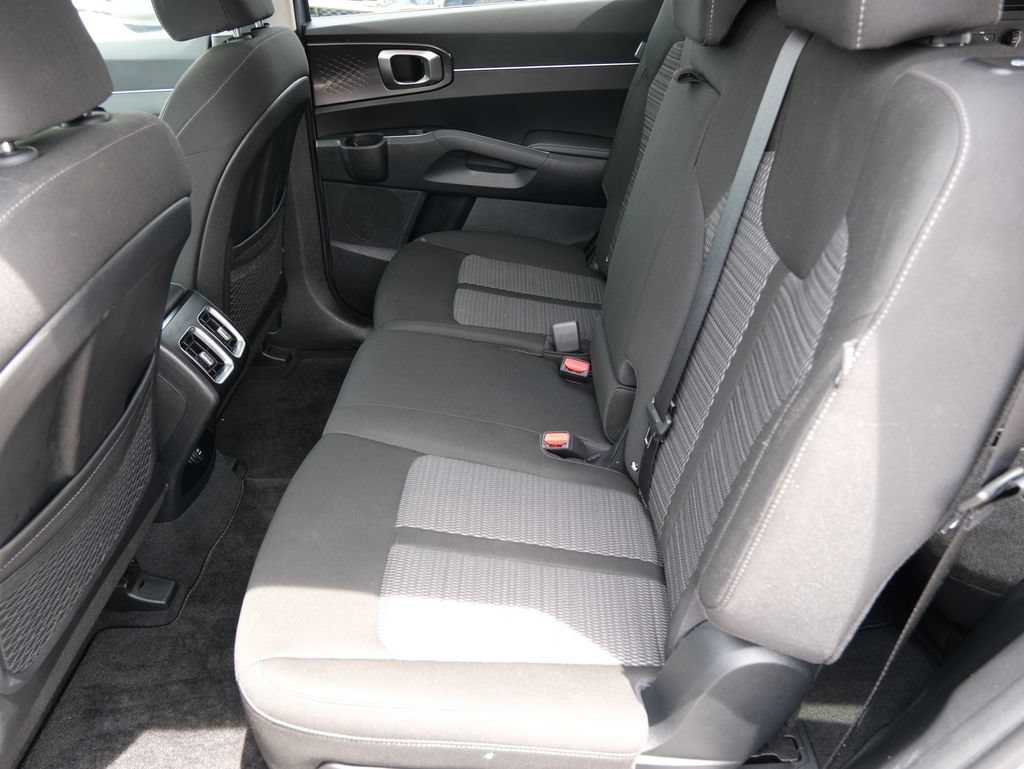 Used 2025 Kia Sorento LX FWD image 28