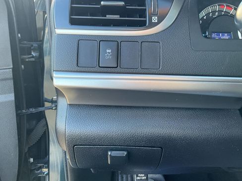 Used 2012 Toyota Camry SE image 32