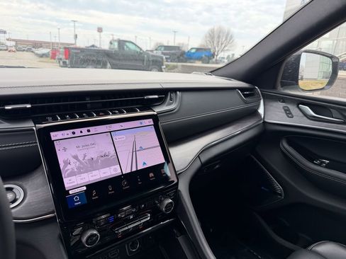 Used 2023 Jeep Grand Cherokee Overland w/ Luxury Tech Group IV image 21