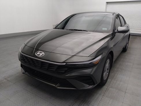 Used 2025 Hyundai Elantra SE FWD image 15