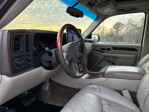 Used 2003 Cadillac Escalade AWD w/ Marketing Vehicle Package image 14