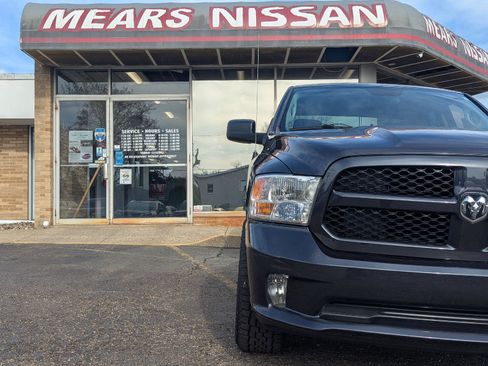 Used 2017 RAM 1500 Express w/ Express Value Package AWD/4WD image 13