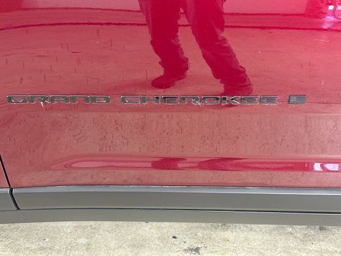 Certified 2025 Jeep Grand Cherokee Altitude AWD/4WD image 28