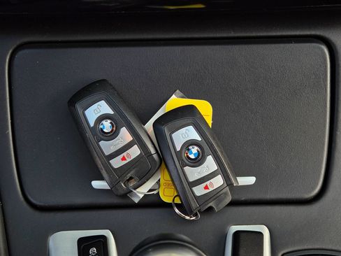 Used 2013 BMW M5 RWD image 45