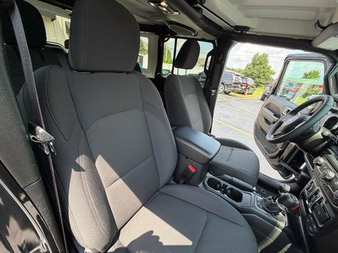 Used 2023 Jeep Wrangler Unlimited w/ Cold Weather Group AWD/4WD image 43