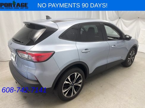 Used 2022 Ford Escape SE w/ SE Sport Appearance Package AWD/4WD image 2