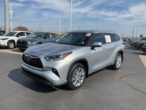 Used 2025 Toyota Highlander Limited image 1
