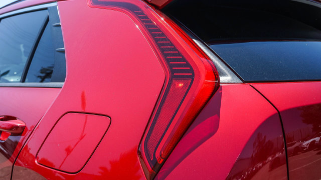 Certified 2025 Kia Niro EX FWD image 10