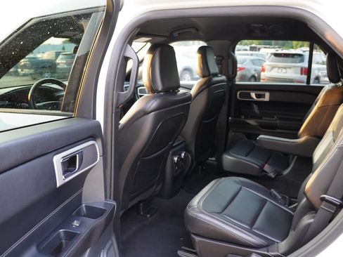 Used 2020 Ford Explorer XLT w/ Equipment Group 202A AWD/4WD image 16