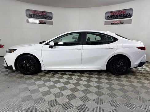 Used 2025 Toyota Camry SE w/ Convenience Package image 6