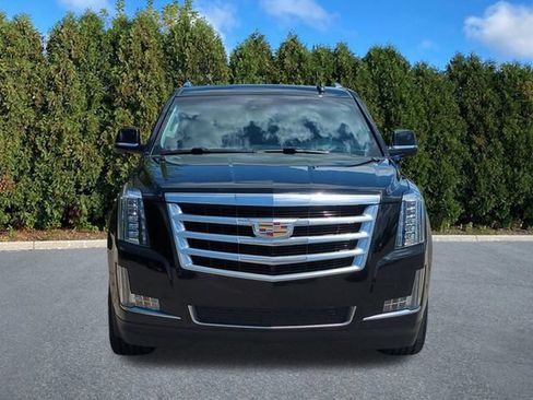 Used 2020 Cadillac Escalade Luxury AWD/4WD image 2