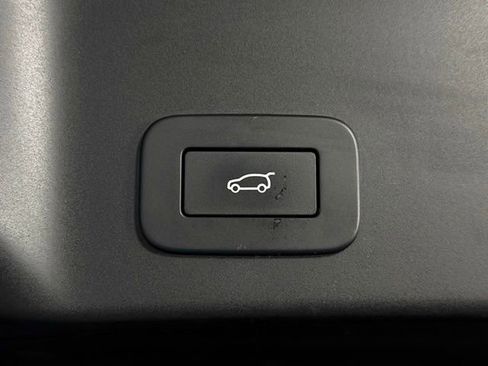 Used 2023 Land Rover Range Rover Evoque SE image 18