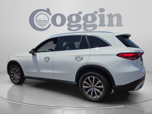 Used 2023 Mercedes-Benz GLC 300 4MATIC image 3