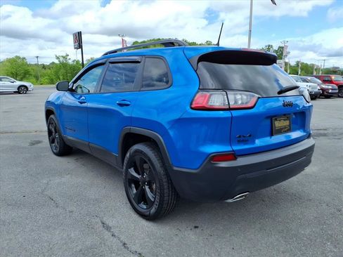 Used 2020 Jeep Cherokee Latitude Plus w/ Cold Weather Group AWD/4WD image 3