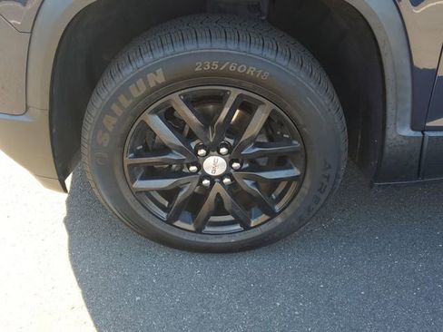 Used 2018 GMC Acadia SLT image 4