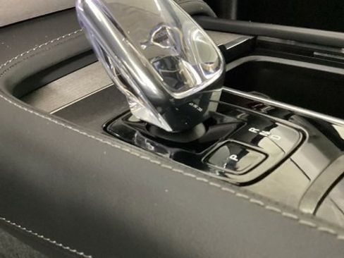 Certified 2024 Volvo XC90 B6 Ultimate w/ Protection Package Premier image 28