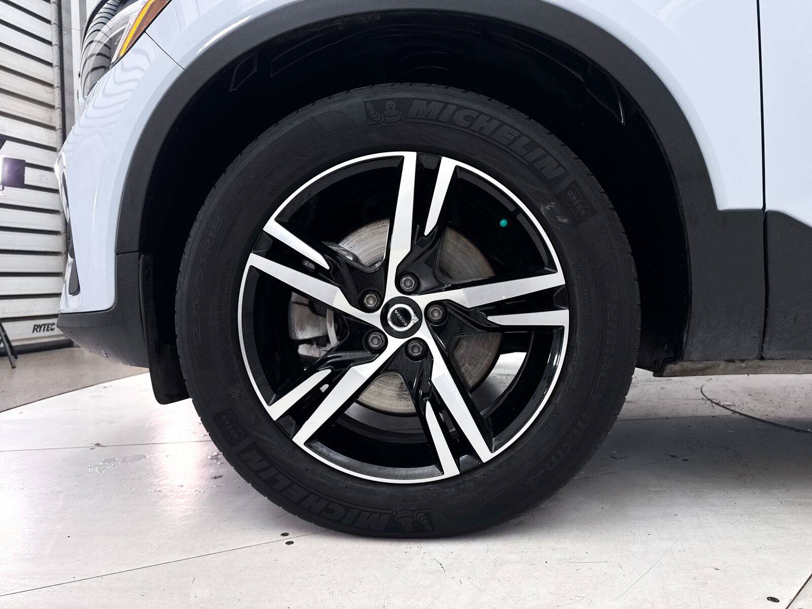 Used 2024 Volvo XC40 B5 Core AWD/4WD image 15
