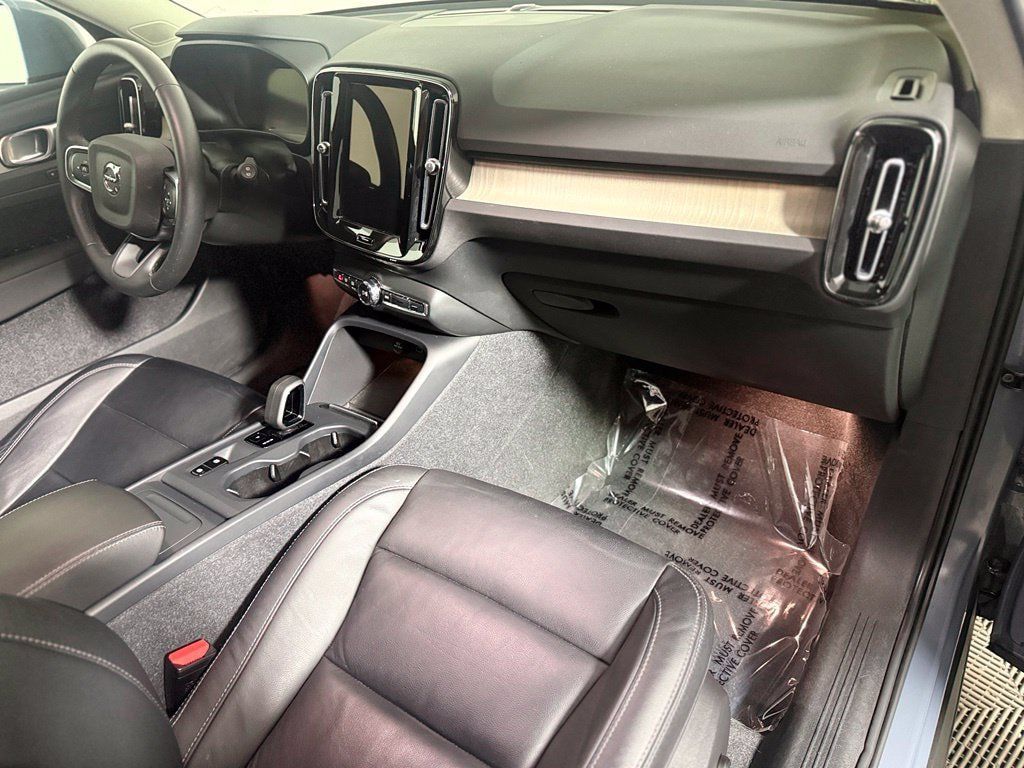 Used 2023 Volvo XC40 B5 Core w/ Convenience Package AWD/4WD image 25