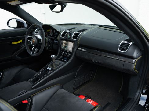 Used 2016 Porsche Cayman GT4 RWD image 17