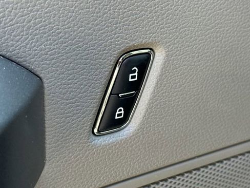 Used 2018 Ford F150 XLT w/ Equipment Group 302A Luxury image 21