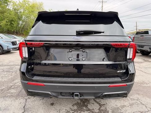 Used 2025 Ford Explorer ST-Line w/ ST-Line Street Pack AWD/4WD image 5