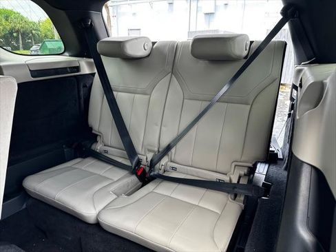 Used 2020 Land Rover Discovery HSE AWD/4WD image 17