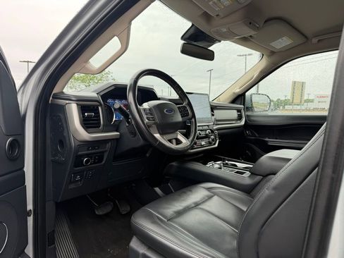 Used 2024 Ford Expedition XLT RWD image 9